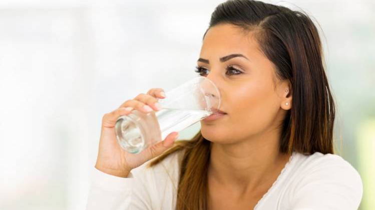 हाेते हैं ये खास फायदे घूंट-घूंट कर पानी पीने सेहत काे, जाने अभी हाेते हैं ये खास फायदे घूंट-घूंट कर पानी पीने सेहत काे, जाने अभी