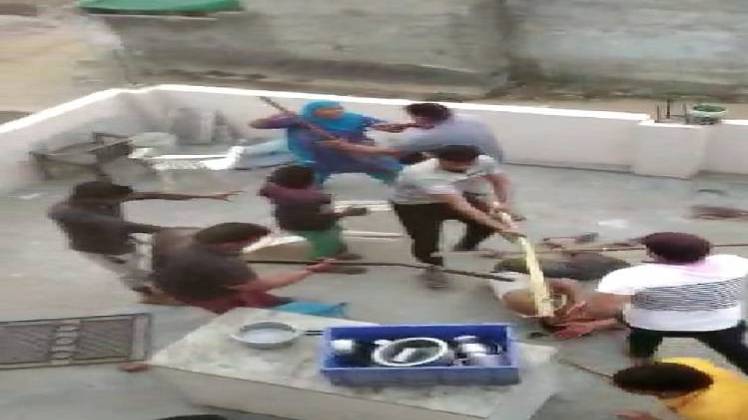 दबंगो ने खेली खूनी होली