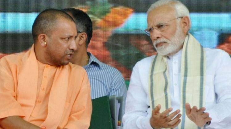 पीएम नरेंद्र मोदी के साथ सीएम योगी आदित्यनाथ (फाइल फोटो)