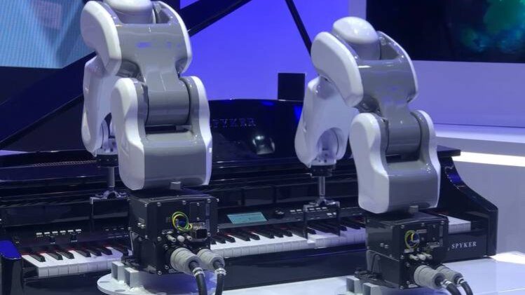 ZTE Robots (Photo: Munzir)