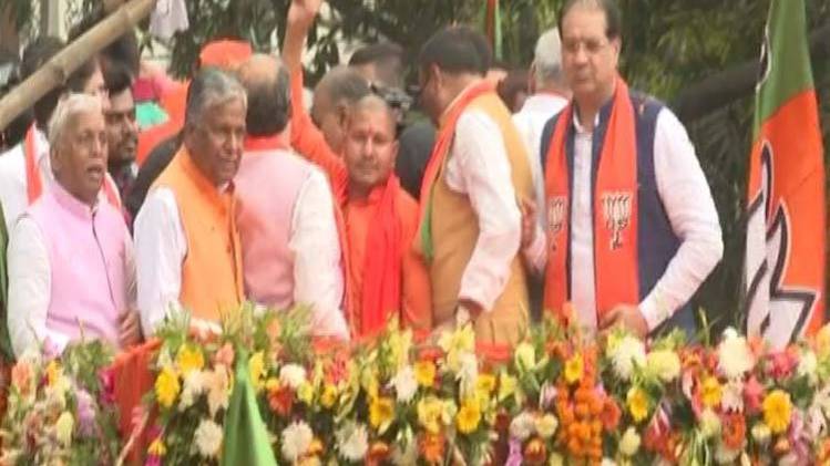 राजनाथ सिंह के नामांकन से पहले रोड शो हुआ