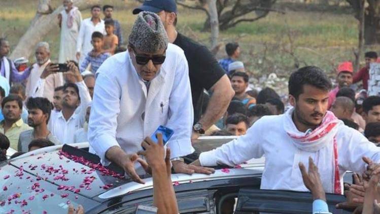 सपा महासचिव आजम खान और उनके बेटे चुनाव प्रचार के दौरान