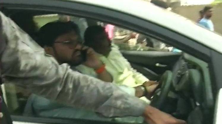 बीजेपी प्रत्याशी बाबुल सुप्रियो के खिलाफ टीएमसी ने शिकायत की है.