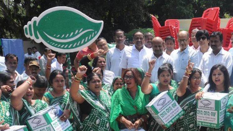 चुनावी रैली में बीजेडी कार्यकर्ता  (फोटो-TWITTER/bjd_odisha)