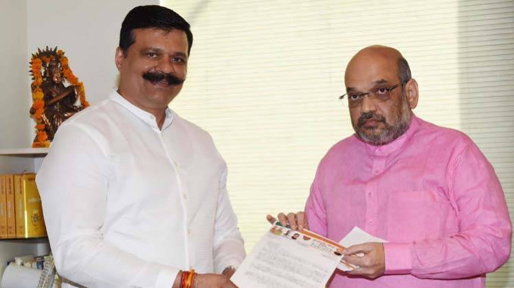 बीजेपी अध्यक्ष अमित शाह के साथ कुंवर प्रणव चैंपियन 