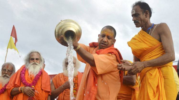 आज वाराणसी में रहेंगे योगी