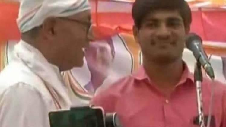 भोपाल में रैली में दिग्विजय सिंह ने 15 लाख पर सवाल पूछा था