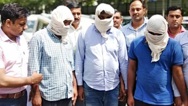 पुलिस ग‍िरफ्त में आरोपी