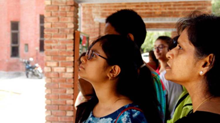 यूपी 12वीं बोर्ड में तनु तोमर बनीं स्टेट टॉपर 