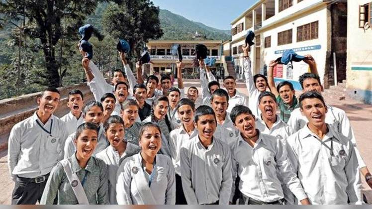 अथर्व ठाकुर ने किया टॉप 