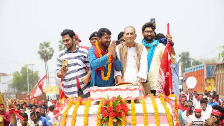 रोड शो के दौरान कन्हैया कुमार 