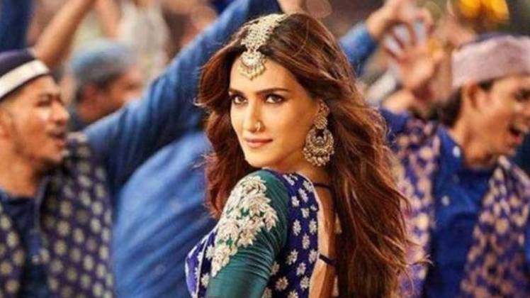 कृति सेनन की हालिया फिल्म लुका छुपी बॉक्स ऑफिस पर जबरदस्त हिट साबित हुई है. 