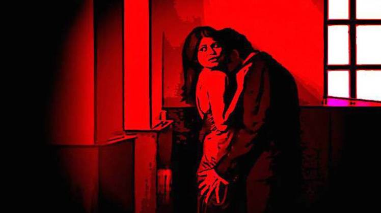 घटना का खुलासा होने के 2 साल बाद पति-पत्नी के बीच तलाक हो गया था (सांकेतिक चित्र)