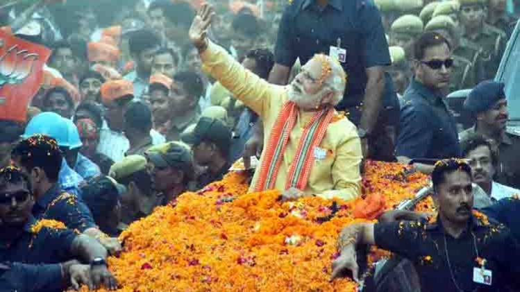 वाराणसी में पीएम नरेंद्र मोदी का रोड शो (FILE)
