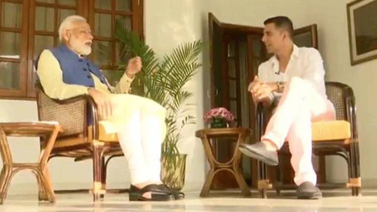 अक्षय कुमार के साथ पीएम नरेंद्र मोदी ने गुस्सा आने पर दिया जवाब (फोटो-ट्विटर)