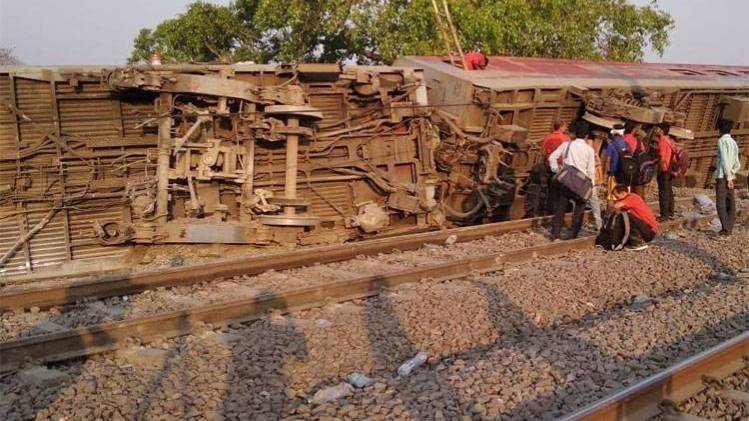 पूर्वा एक्सप्रेस के 12 डिब्बे पटरी से उतरे (फोटो-एएनआई)