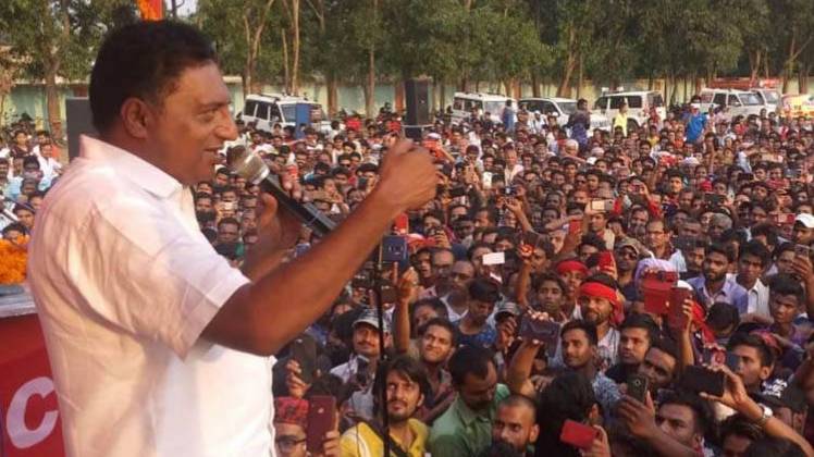 बेगूसराय में कन्हैया कुमार के समर्थन में प्रचार करते अभिनेता प्रकाश राज (फोटो-Twitter)