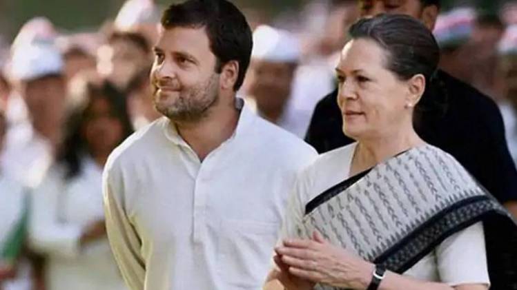 राहुल और सोनिया गांधी (फाइल फोटो)