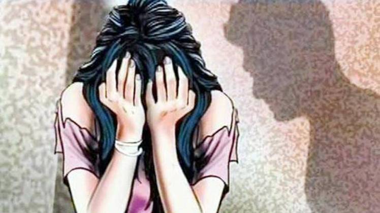 महिला आयोग ने पुलिस को इस संबंध में कार्रवाई के आदेश दिए हैं (सांकेतिक चित्र)