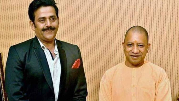रवि किशन और योगी आदित्यनाथ