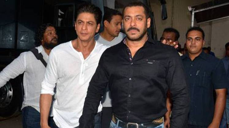 सलमान खान और शाहरुख खान की जोड़ी ने सुपरहिट फिल्म करण अर्जुन में साथ काम किया था. 