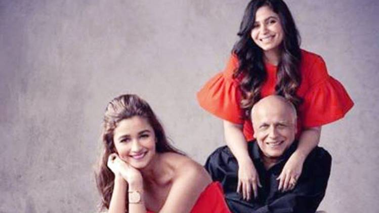 महेश भट्ट के साथ आल‍िया-शाहीन 