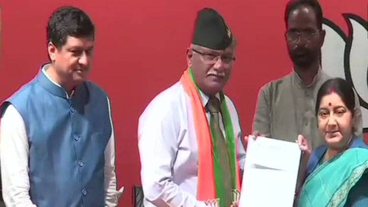 बीजेपी में शामिल लेफ्टिनेंट जनरल शरत चंद (फोटो- एएनआई)