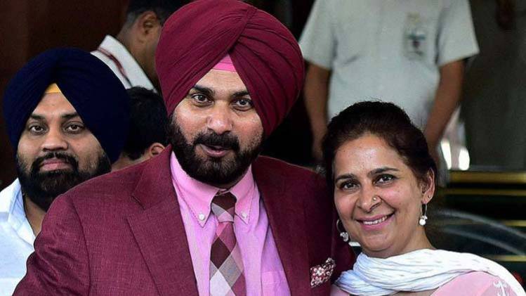 (फाइल फोटो- नवजोत कौर के साथ नवजोत सिंह सिद्धू- PTI)