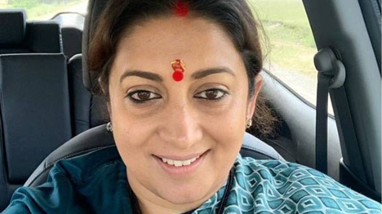 स्मृति ईरानी ने सोमवार को किया मतदान (फाइल फोटो)