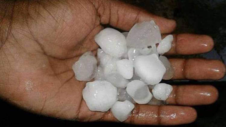 पूर्वी उत्तर प्रदेश और बिहार में तेज बारिश के साथ ओले पड़े.