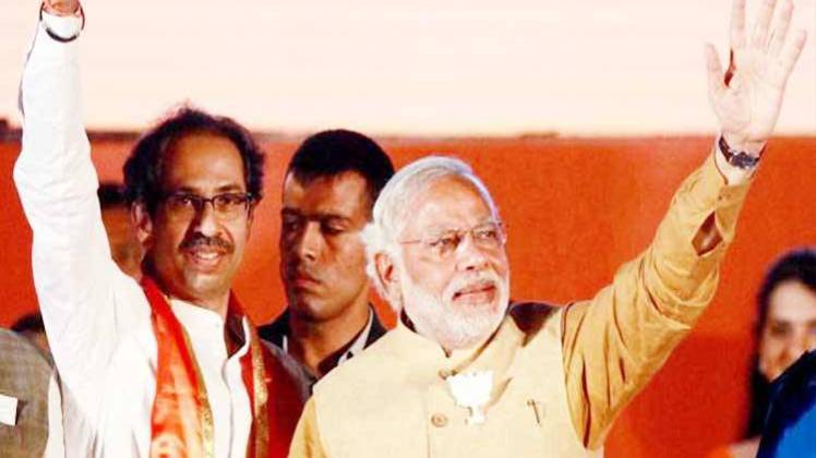 प्रधानमंत्री नरेंद्र मोदी और शिवसेना प्रमुख उद्धव ठाकरे तीन साल बाद एक ही मंच पर. 