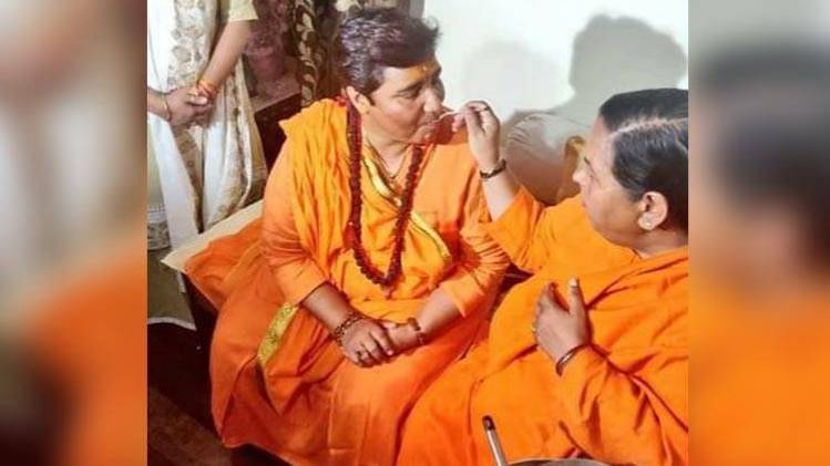 उमा भारती से मिलीं साध्वी प्रज्ञा ठाकुर