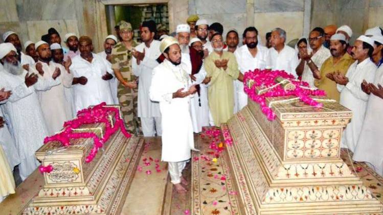 Photo: IANS-ताजमहल उर्स 2019