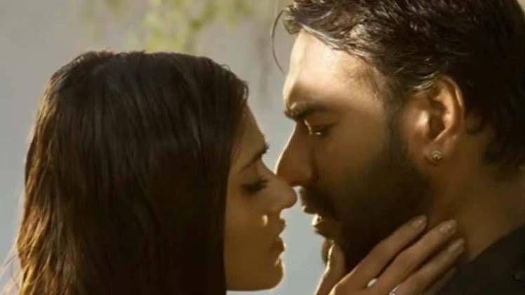 इलियाना डि क्रूज के साथ अजय देवगन (यूट्यूब स्क्रीनशॉट)