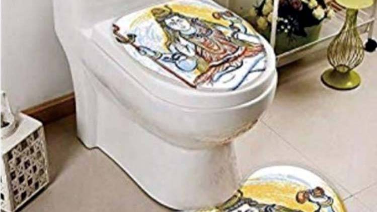 अमेजन बेच रहा है हिंदू देवीदेवताओं की फोटो वाली टॉयलेट सीट, सोशल