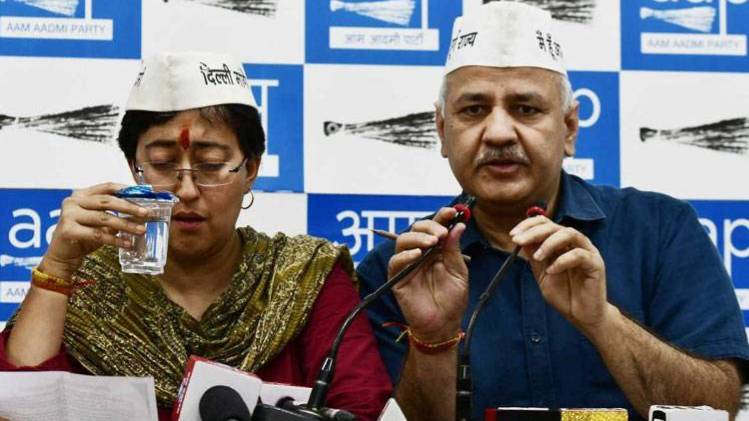 आतिशी और मनीष सिसोदिया ने गौतम गंभीर पर आरोप लगाए थे