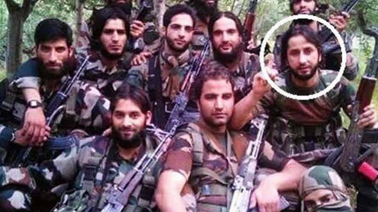 अपने गैंग के साथ टाइगर लतीफ