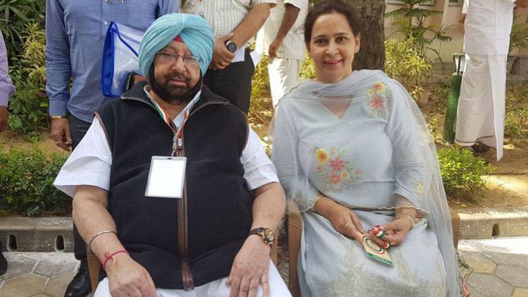 कैप्टन अमरिंदर सिंह के साथ नवजोत सिंह सिद्धू की पत्नी नवजोत कौर