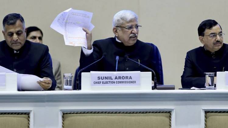 चुनाव आयोग के अधिकारी (फाइल फोटो)