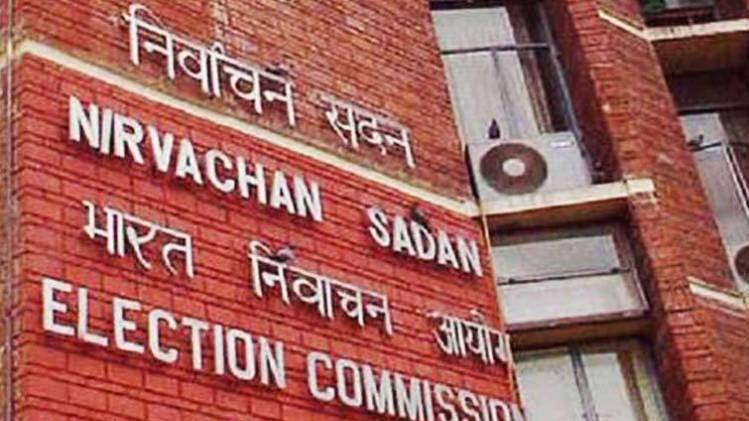 चुनाव आयोग ने बंगाल में पोलिंग बूथ के अंदर पुलिस के जाने पर रोक लगाई (फाइल)