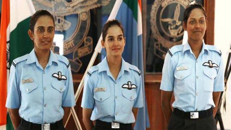 मोहना सिंह, अवनी चतुर्वेदी और भावना कांत (फाइल फोटो)