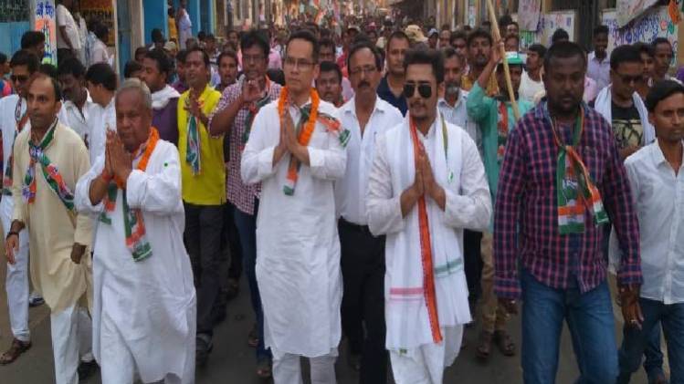 Kaliabor Lok Sabha Election Result 2019: रोड शो करते हुए कांग्रेस नेता गौरव गोगोई (फाइल फोटो- ट्विटर)