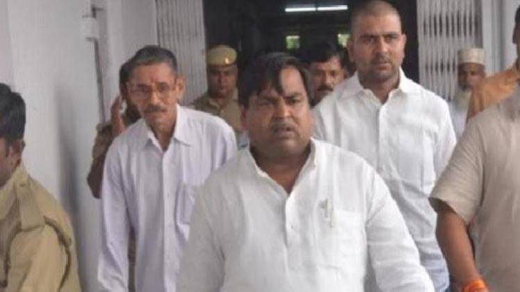 गायत्री प्रजापति को जेल से हास्पिटल में शिफ्ट किया गया