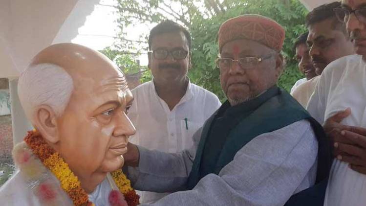 बीजेपी ने घोसी से फिर से हरिनारायण को बनाया है उम्मीदवार (ट्विटर)