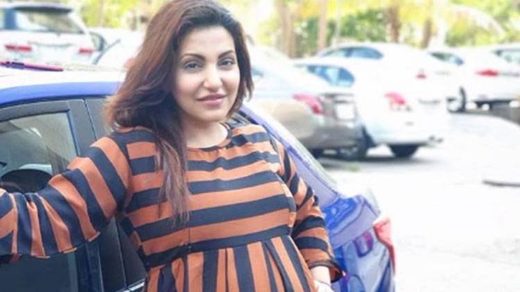 नवीना बोले