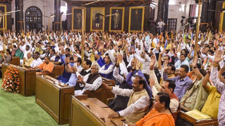 संसद भवन में एनडीए के सांसद (फाइल फोटो)