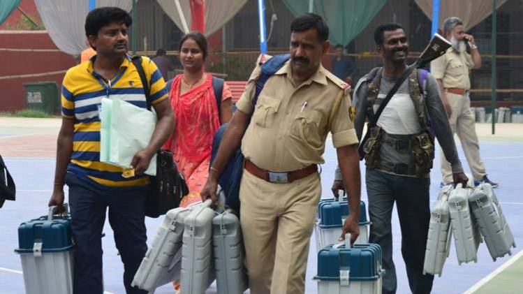 59 लोकसभा सीटों पर रविवार को मतदान (PTI) 