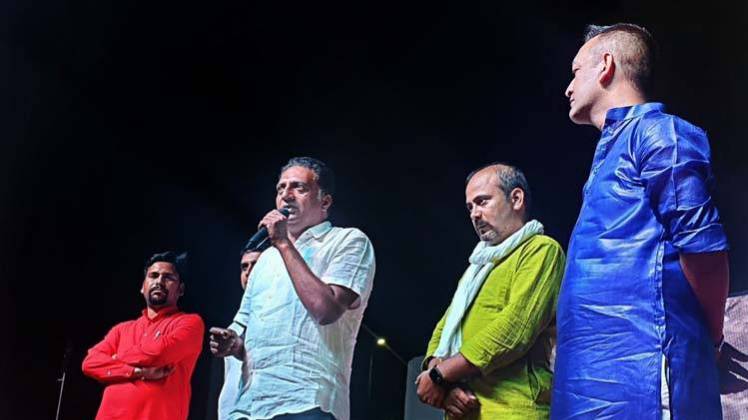 दिलीप पांडेय के चुनाव प्रचार के दौरान प्रकाश राज की तस्वीर