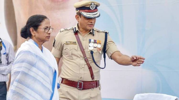 ममता बनर्जी और राजीव कुमार (फाइल फोटो- aajtak.in)