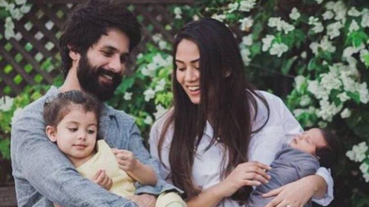 फैमिली संग शाहिद कपूर